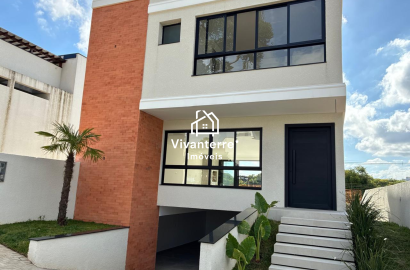 Sobrado à venda no Residencial Reserva Bonvini, em Santa Cândida, Curitiba-PR.