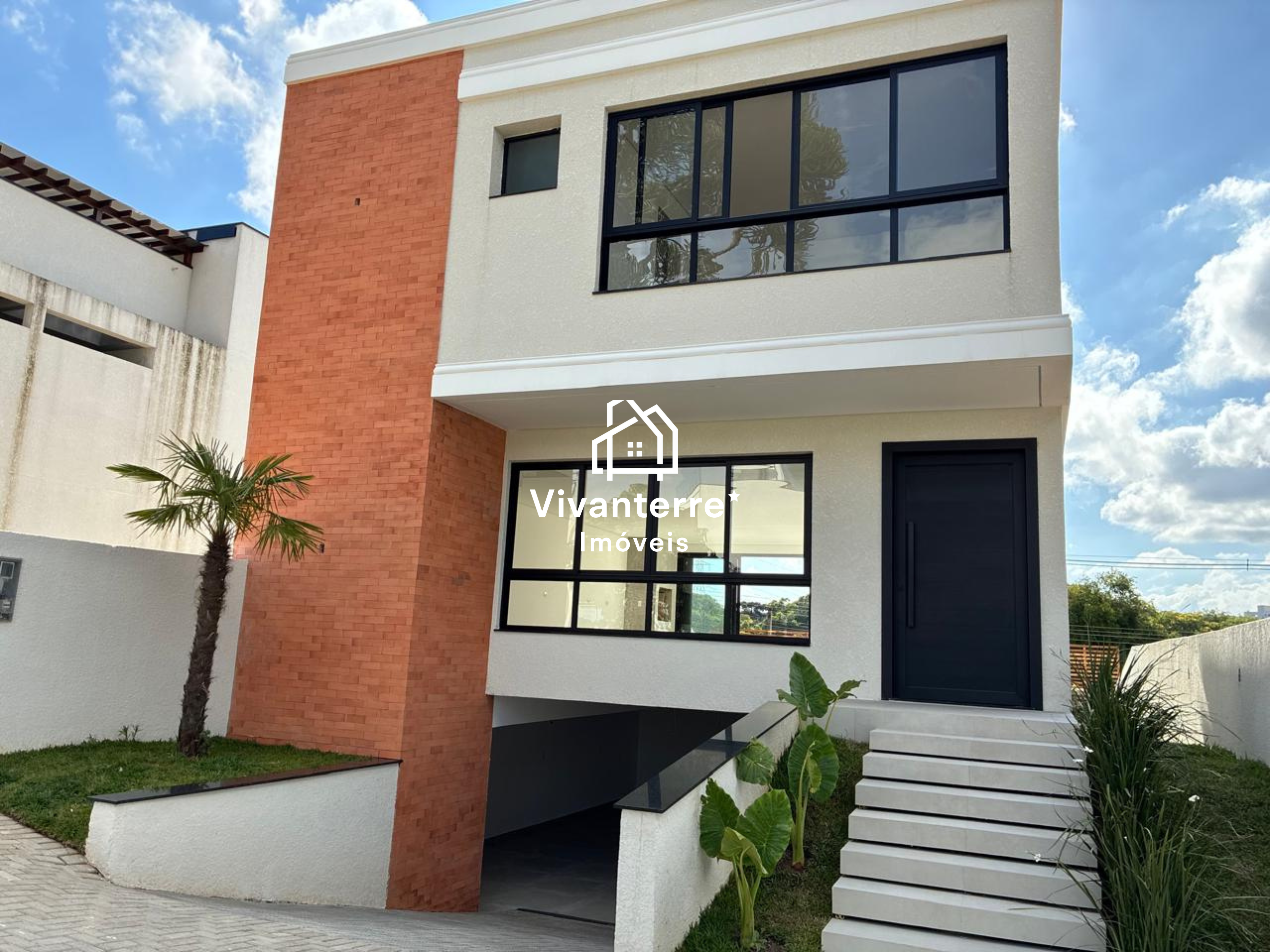 Sobrado à venda no Residencial Reserva Bonvini, em Santa Cândida, Curitiba-PR.