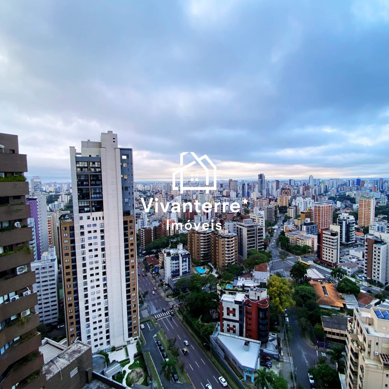 Excelente cobertura triplex à venda no Bigorrilho
