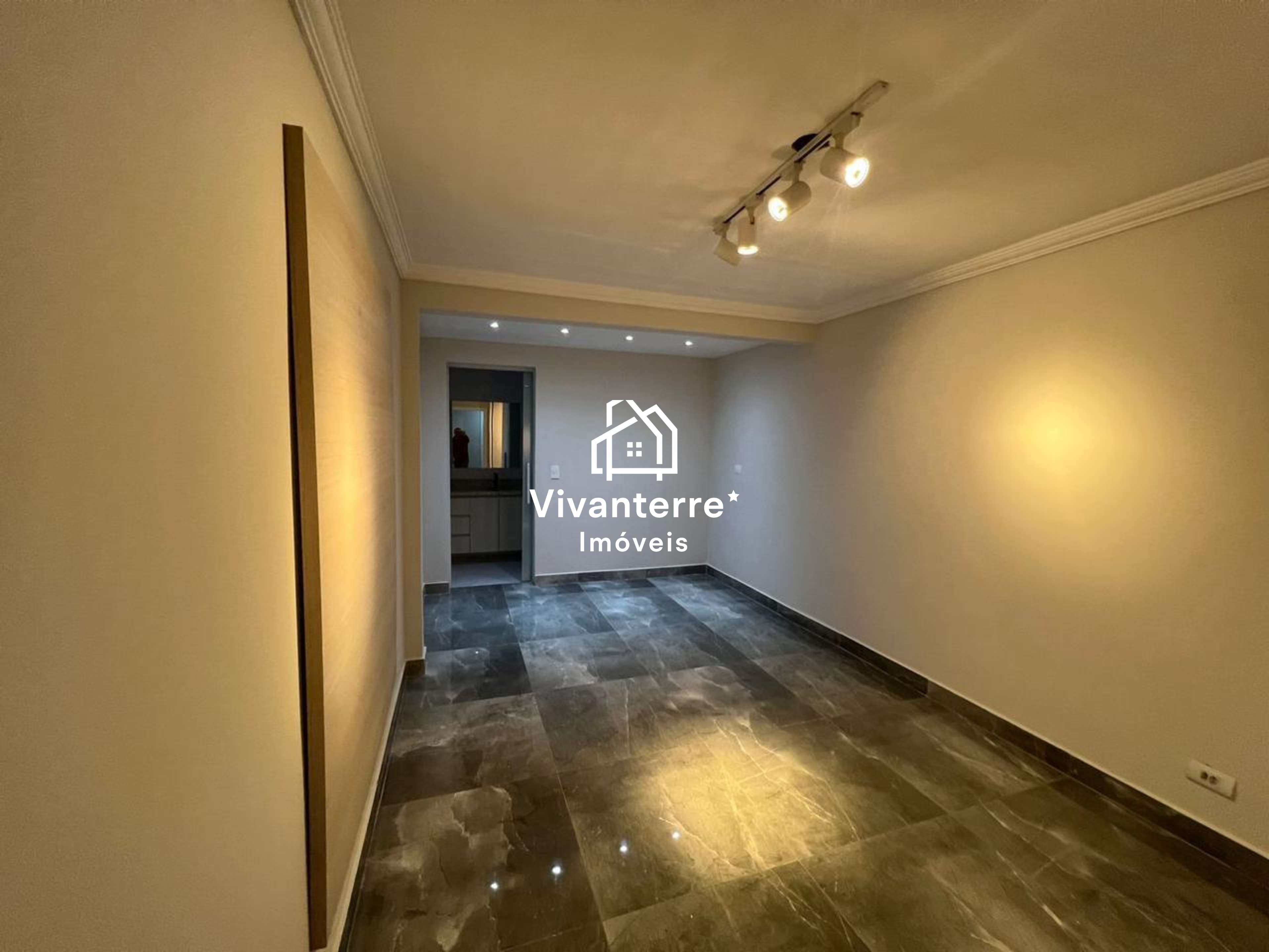 CASA DE ALTO PADRÃO COM 650 m², LAZER COMPLETO E NEGOCIAÇÃO FLEXÍVEL - SEU IMÓVEL OU BEM PODE ENTRAR NO NEGÓCIO!