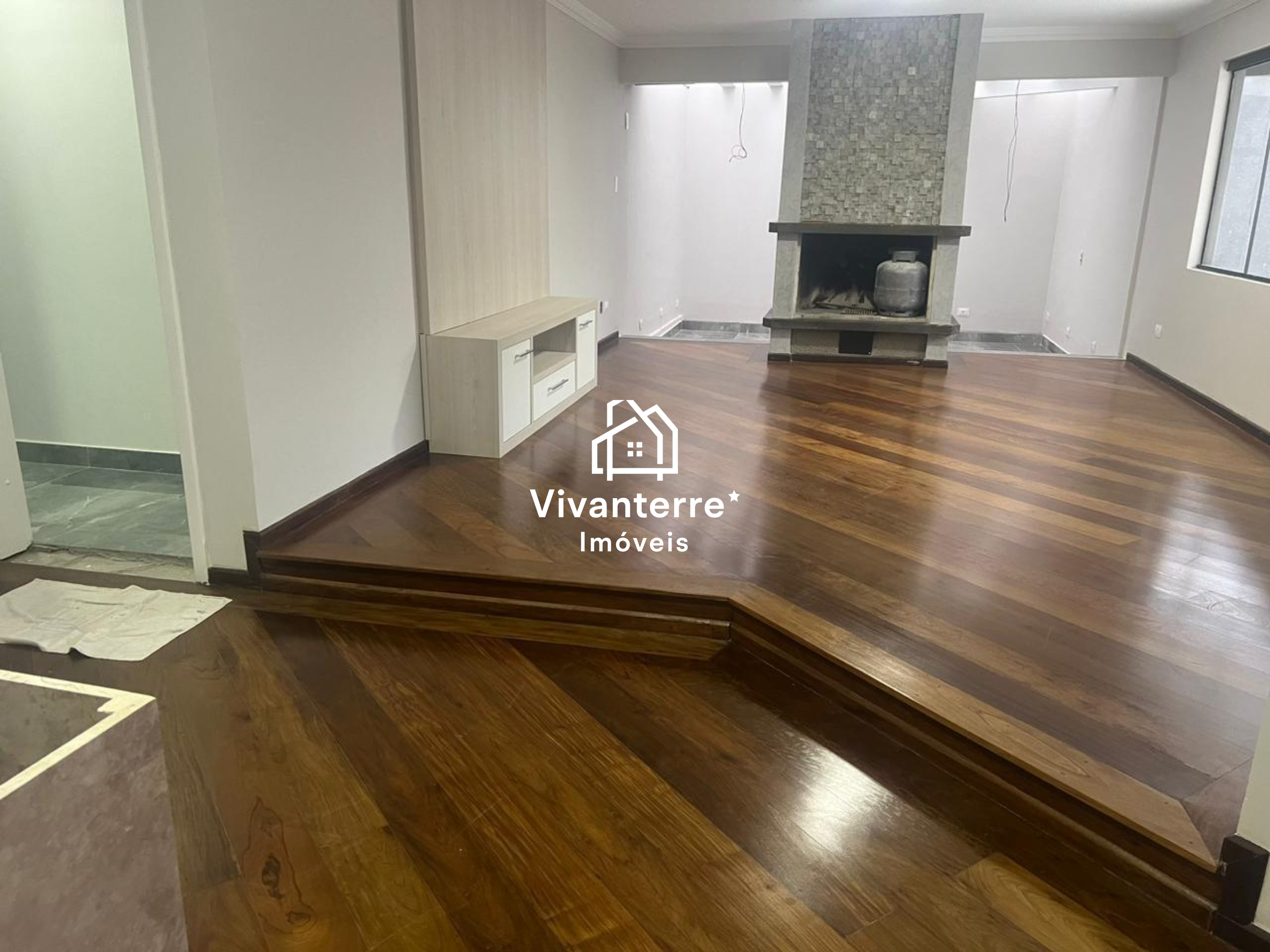 CASA DE ALTO PADRÃO COM 650 m², LAZER COMPLETO E NEGOCIAÇÃO FLEXÍVEL - SEU IMÓVEL OU BEM PODE ENTRAR NO NEGÓCIO!